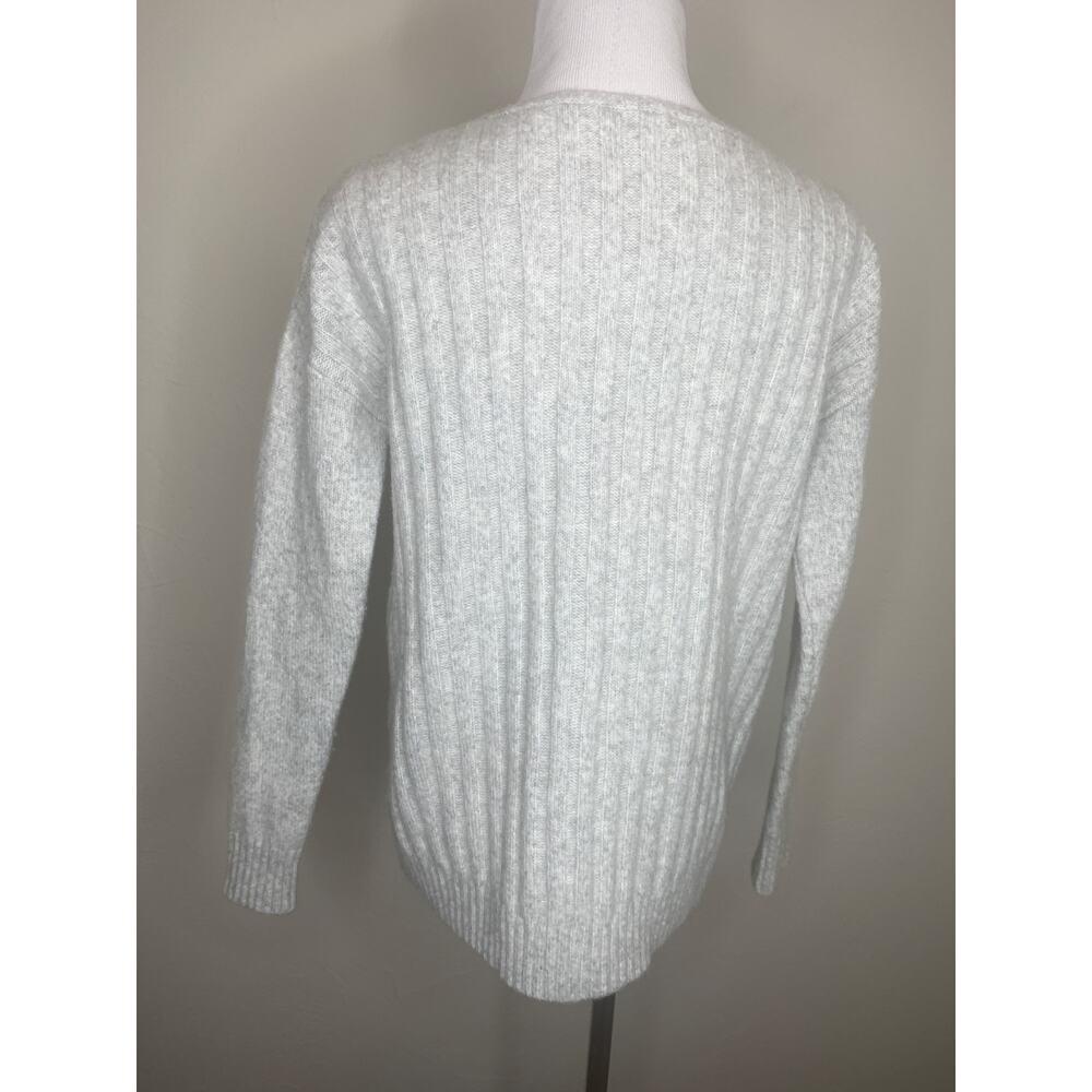 Gap Pale Gray V Neck Sweater Sz Small Cozy Wool Blend Minimalism Preppy - Picture 4 of 8